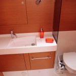 Jeanneau 509 Bathroom