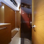 Jeanneau 439 Shower